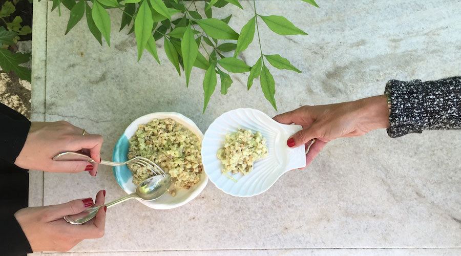Espaguetis de pepino al curry con nueces